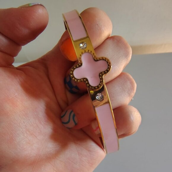 Neiman Marcus Pink 18K Gold Plated Clover Clic Clac Bracelet - Picture 1 of 5